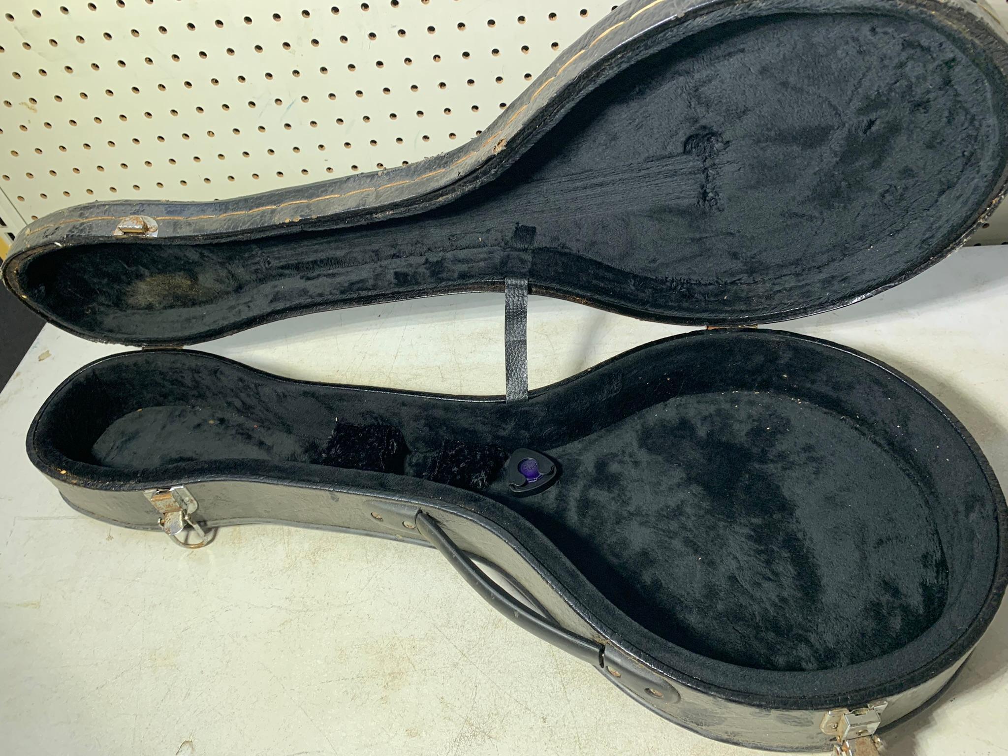 Aria Am600 Mandolin with Case