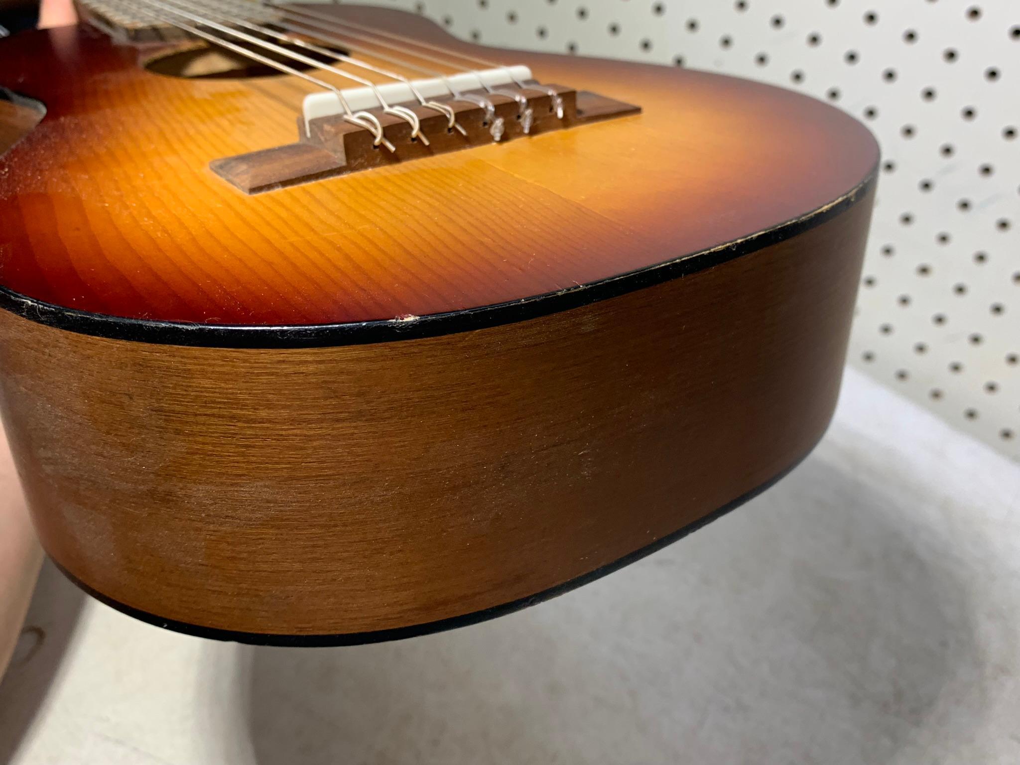 Yamaha GL1 Ukulele