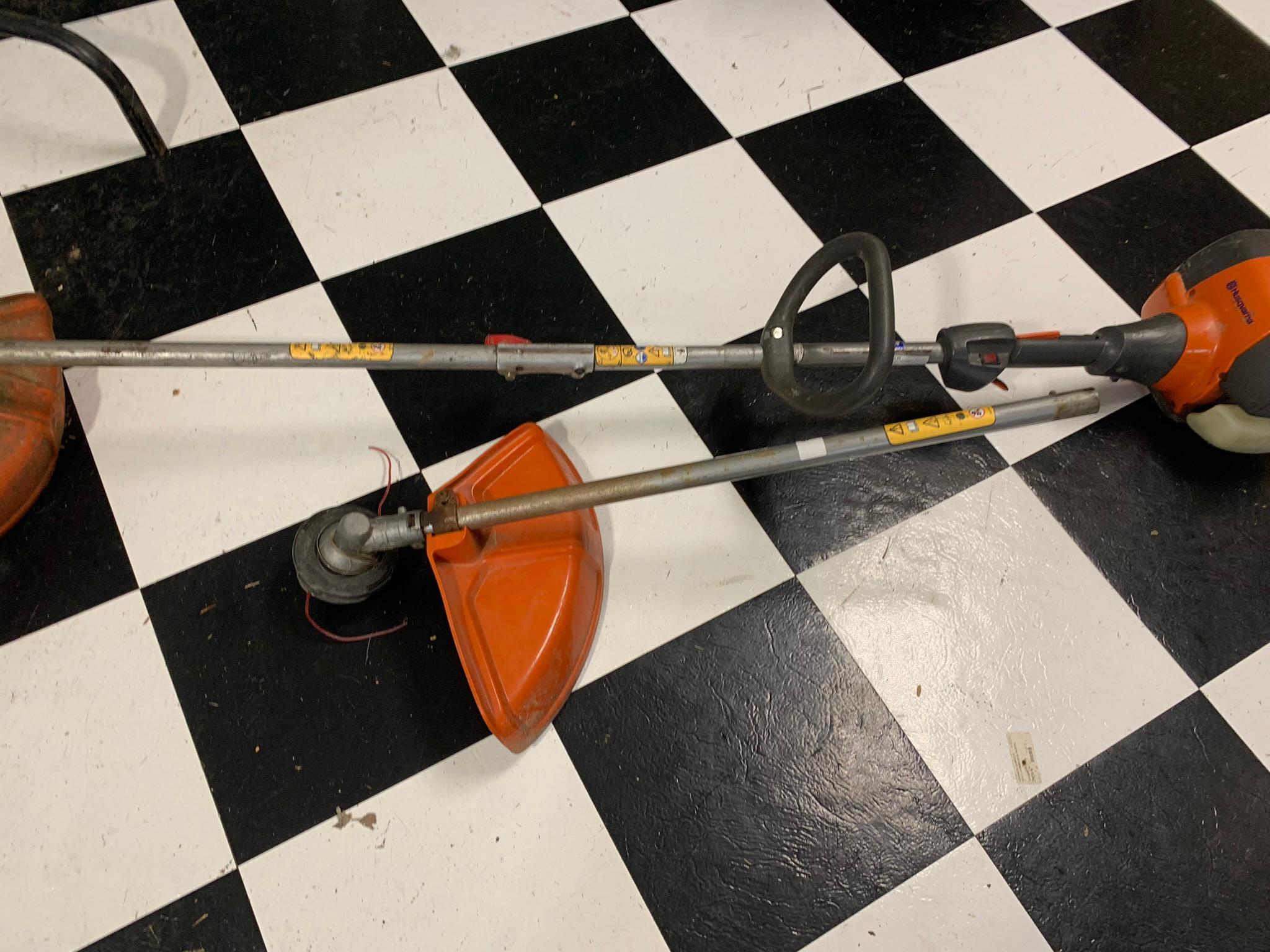 Husqvarna String Trimmer with Attachment String Trimmer Head