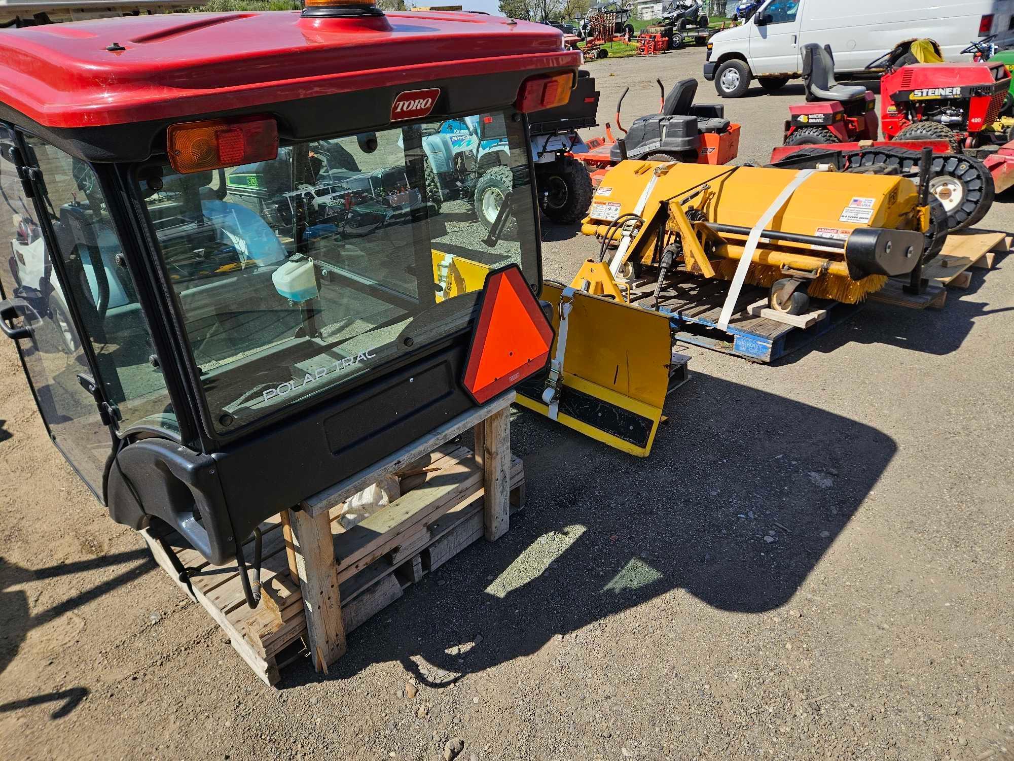 Toro groundsmaster 7200 mower, converts to snow machine