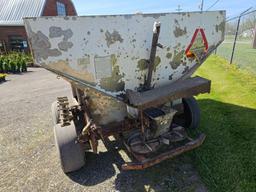 Fertilizer spreader, tandel axle