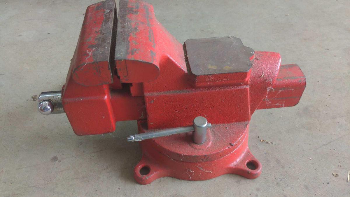 Large 6" red bench vise