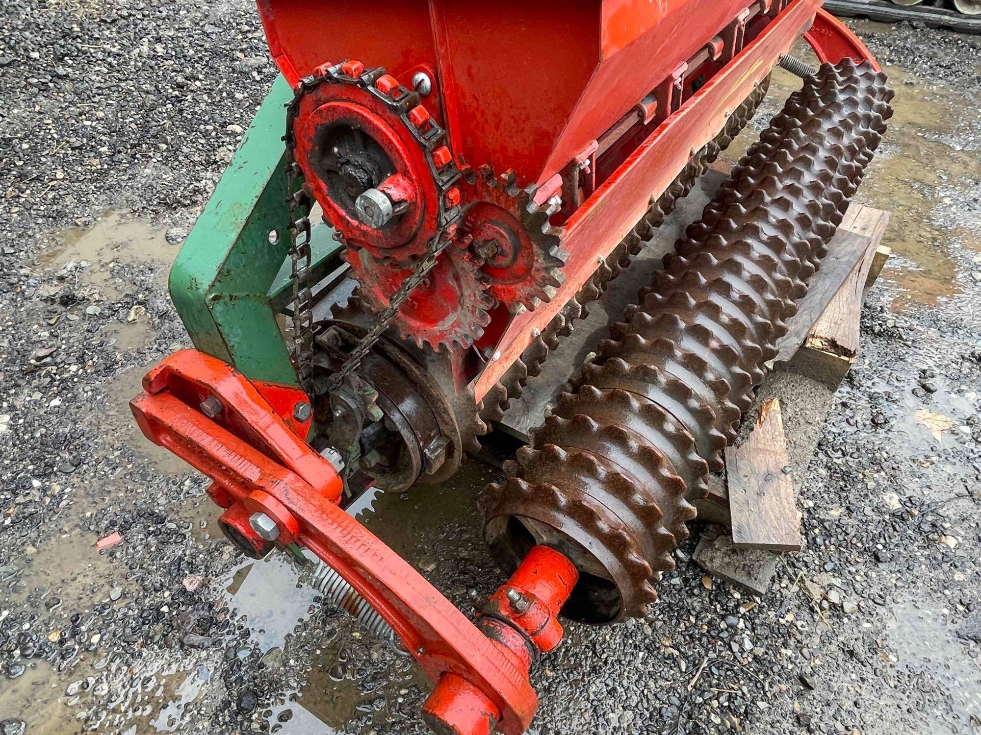 Brillion SSP-604 3pt grass seeder