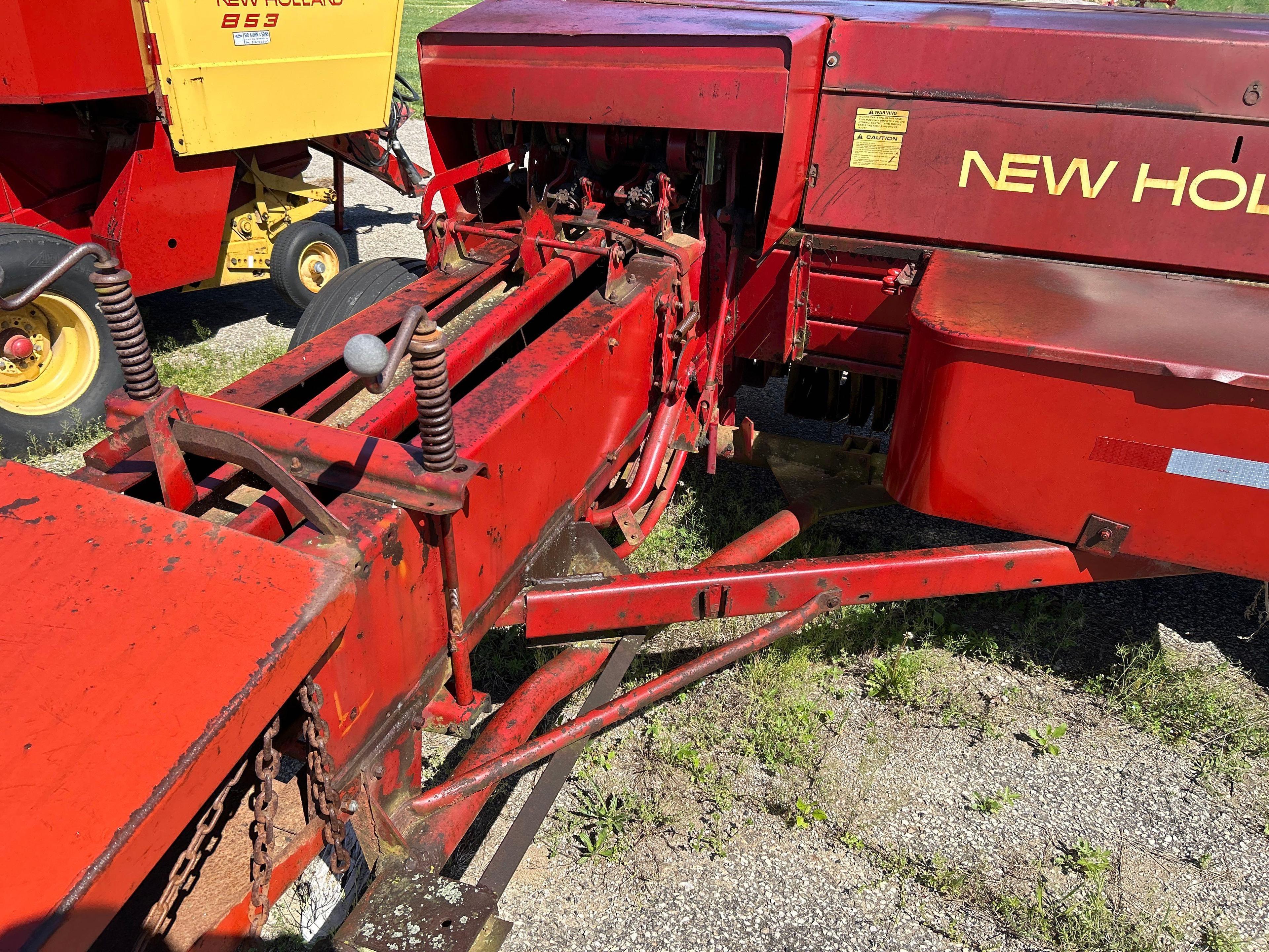 New Holland hayliner 320 square baler