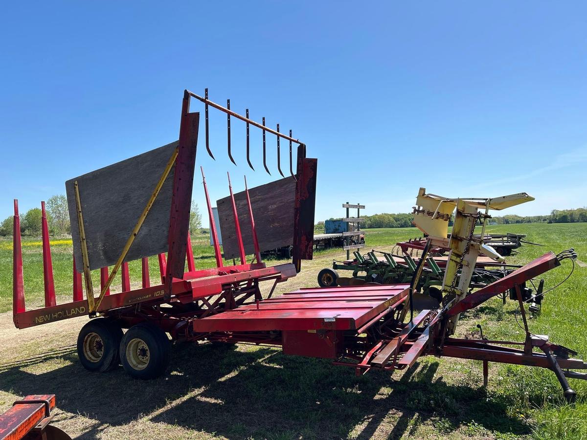 New Holland 1033 Stackliner bale stacker