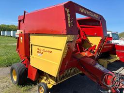 New Holland 853 round baler (missing some crossbars)