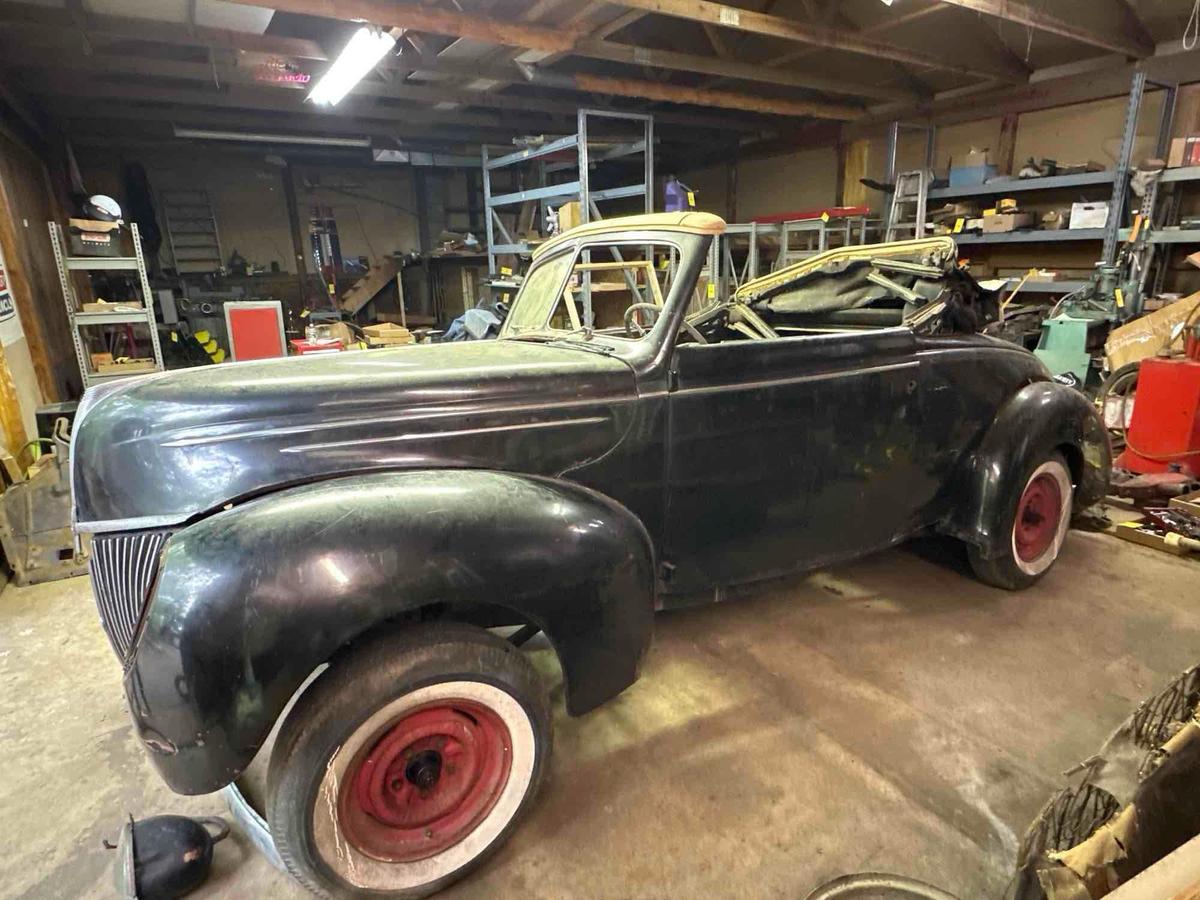 1939 Ford Convertible DeLuxe with rumble seat