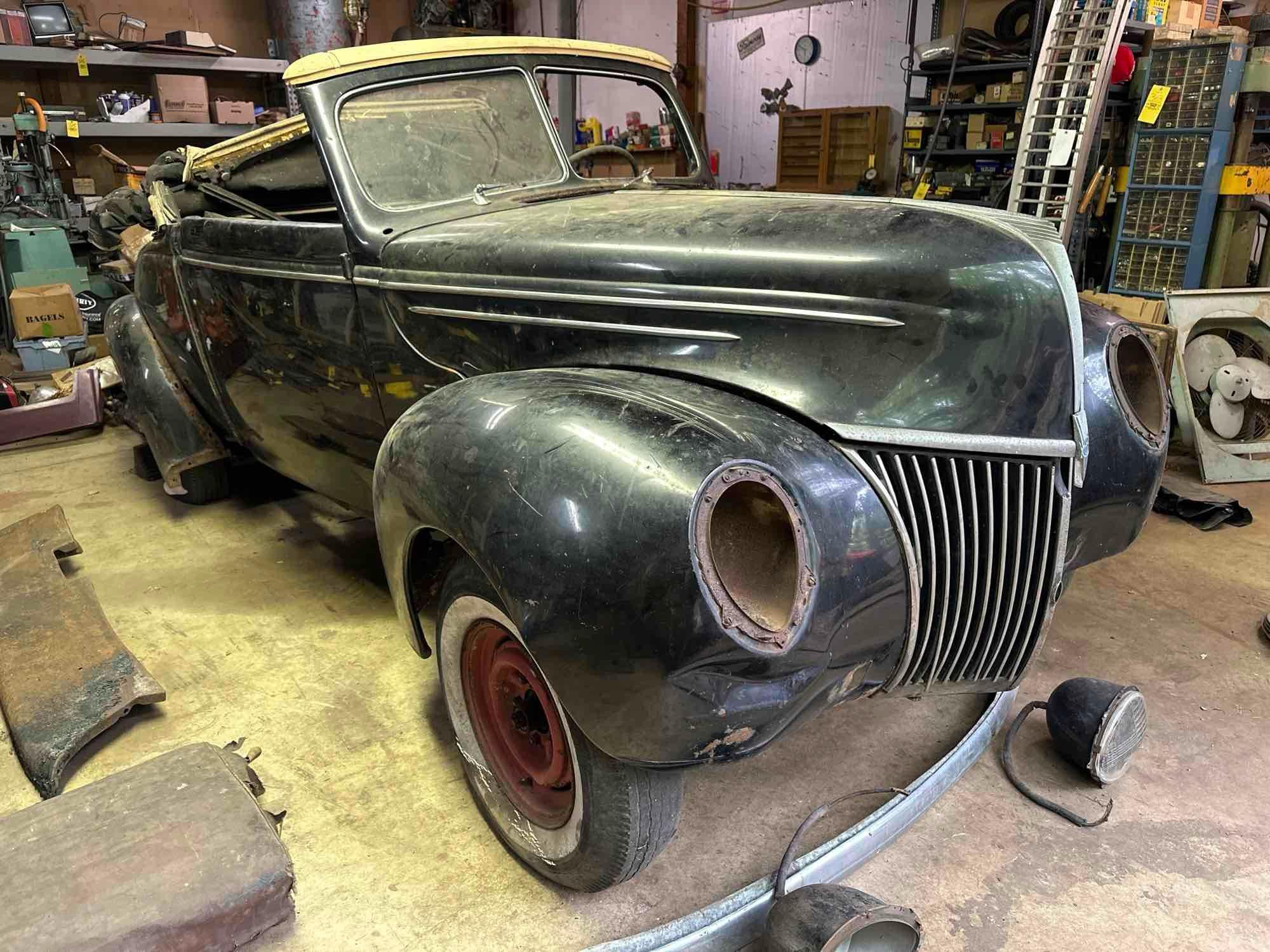 1939 Ford Convertible DeLuxe with rumble seat