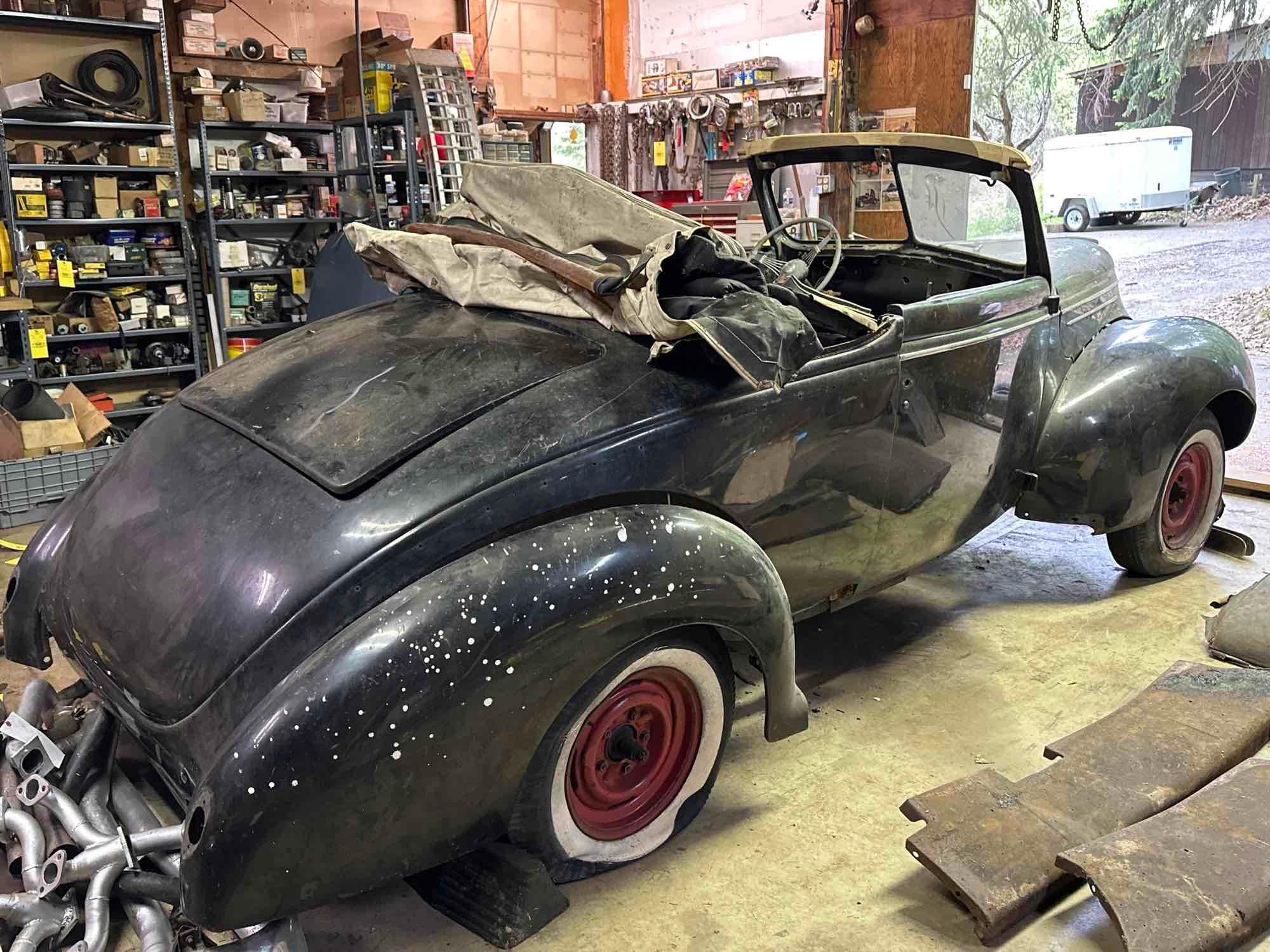 1939 Ford Convertible DeLuxe with rumble seat