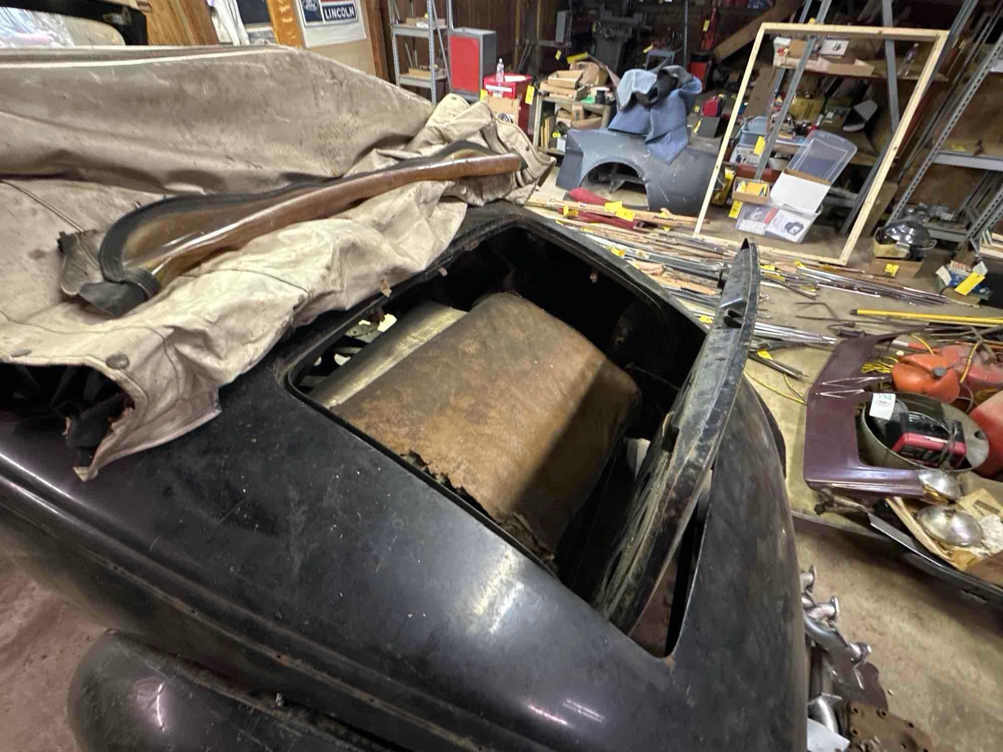 1939 Ford Convertible DeLuxe with rumble seat