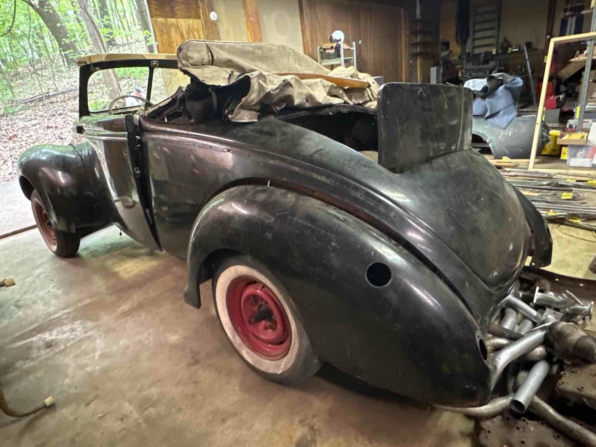 1939 Ford Convertible DeLuxe with rumble seat