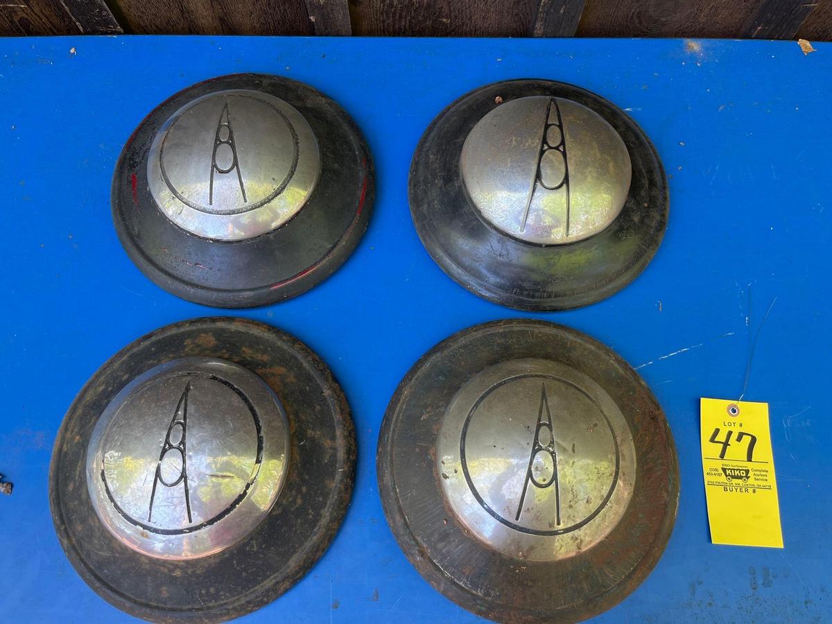 4 Early Ford hubcaps