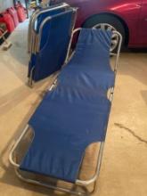 2 Folding Lounge Chairs