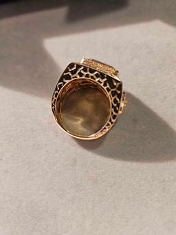 Man's 14k yellow gold ring