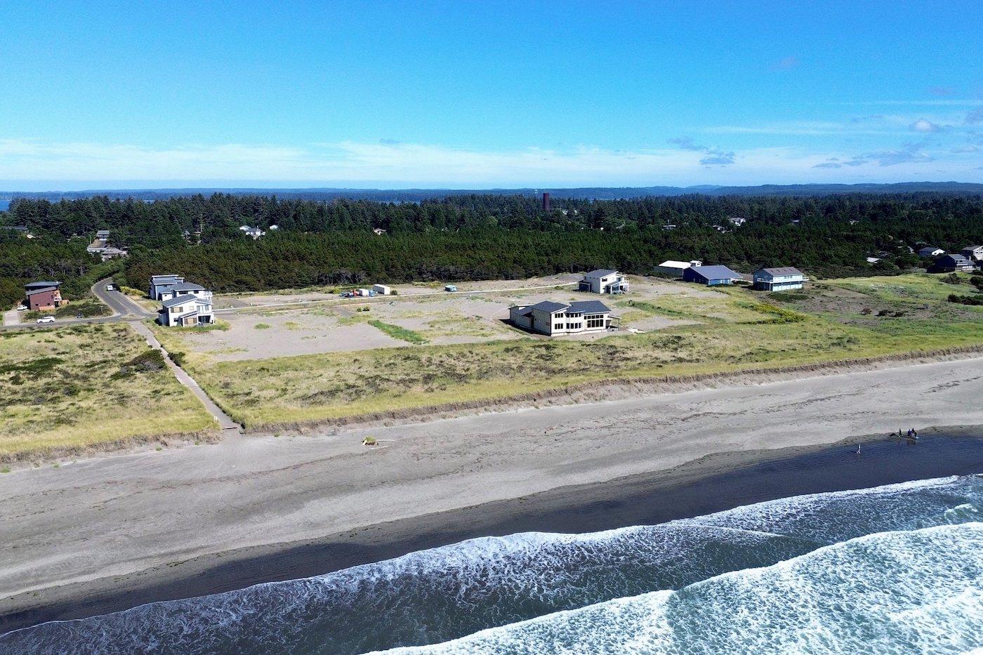 Coastal Retreat: Views of the Pacific Ocean in Gray's Harbor, Washington!