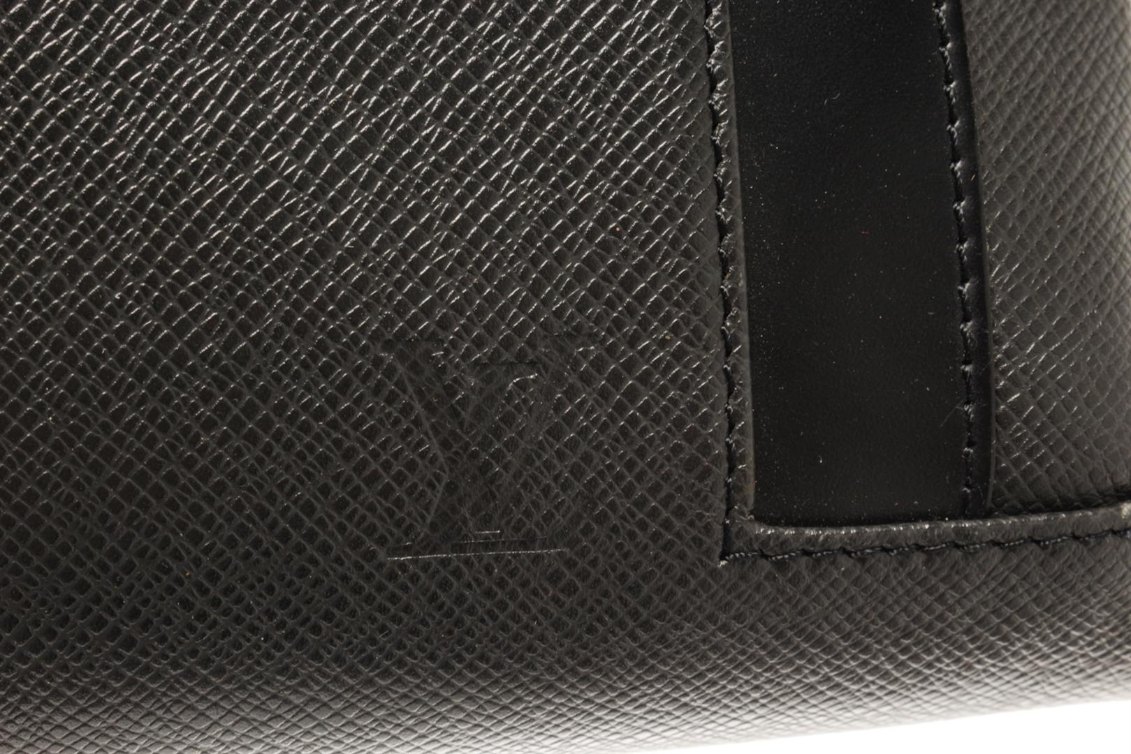 Louis Vuitton Black Taiga Leather Kasbek Pm Tote Bag