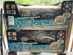 2 radio control cars