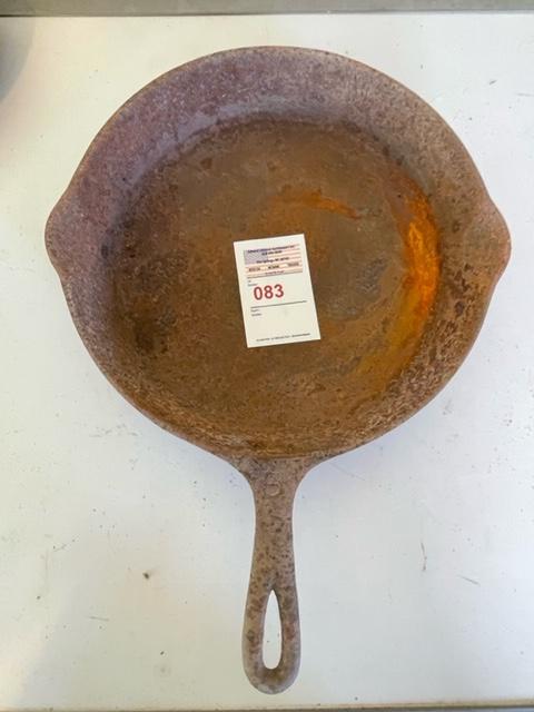 Cast iron pan