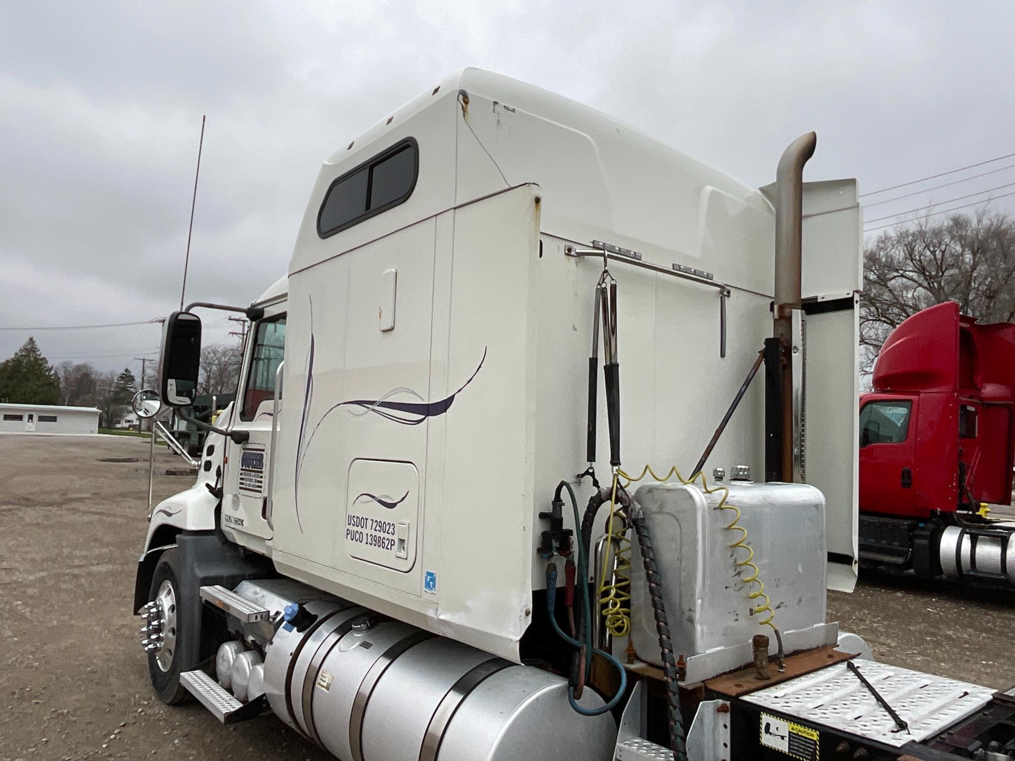 2011 Mack CXU613 Sleeper