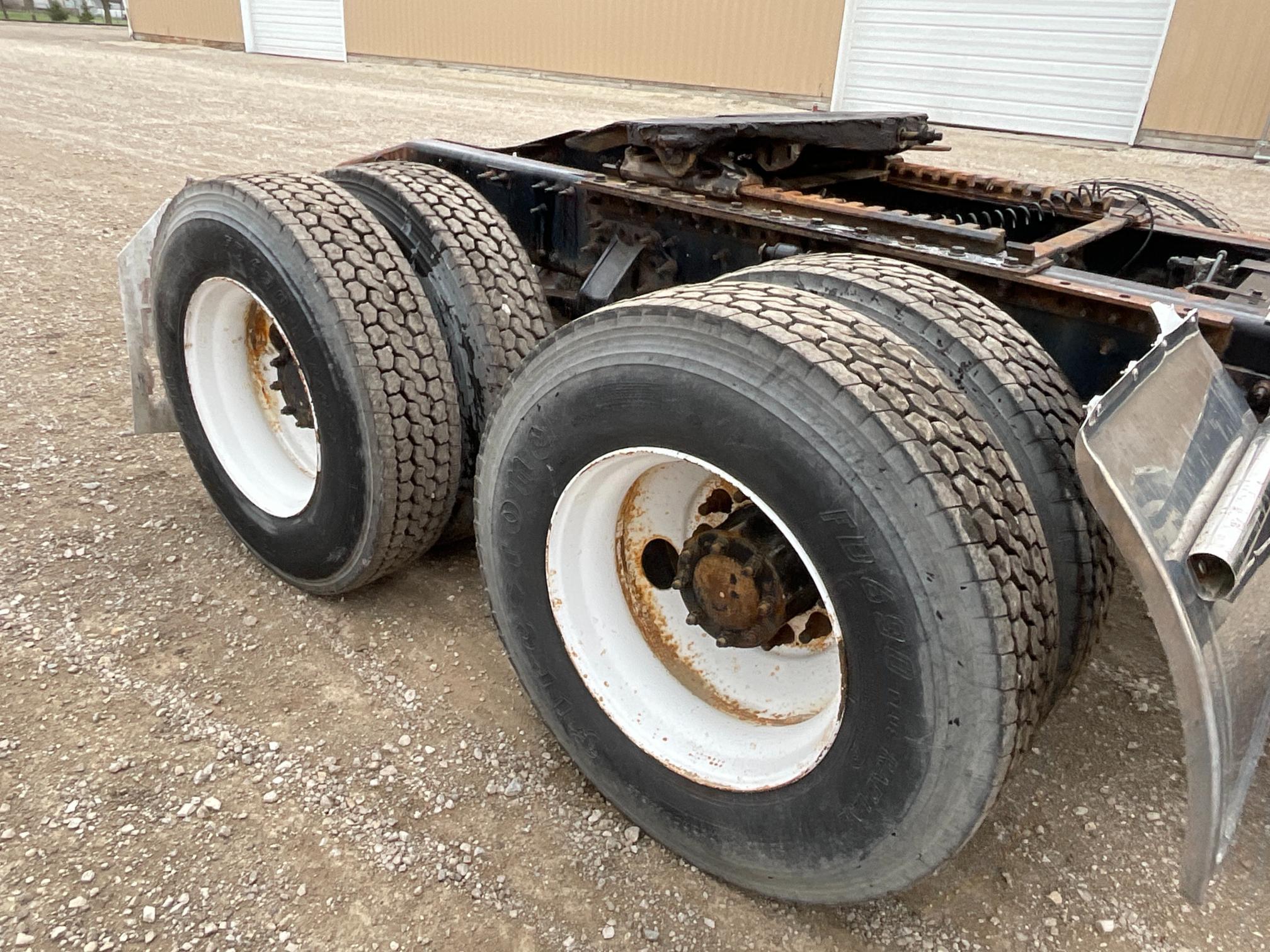 2011 Mack CXU613 Sleeper