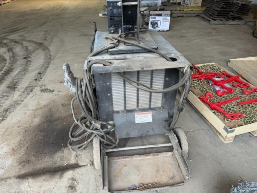 Miller Deltaweld 302 Welder w/ wirefeeder