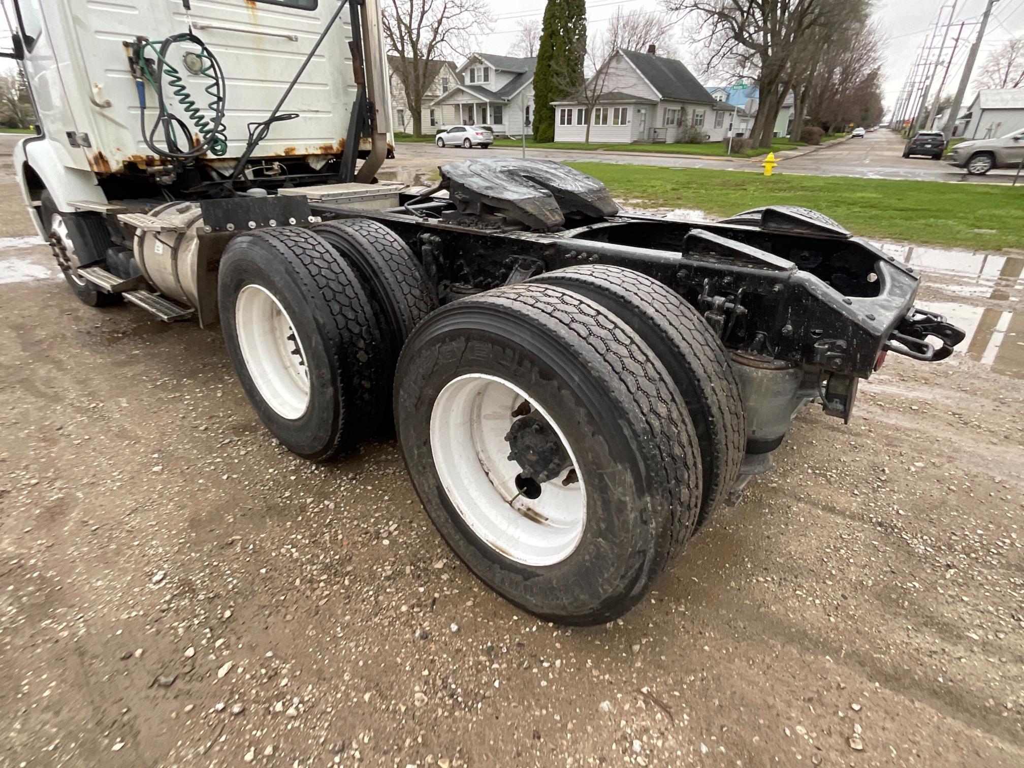 2008 Volvo VNM Day Cab