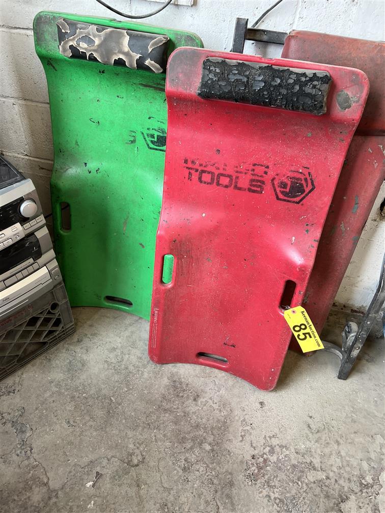 BID PRICE X 2 - (2) MAC TOOLS FLOOR CREEPERS