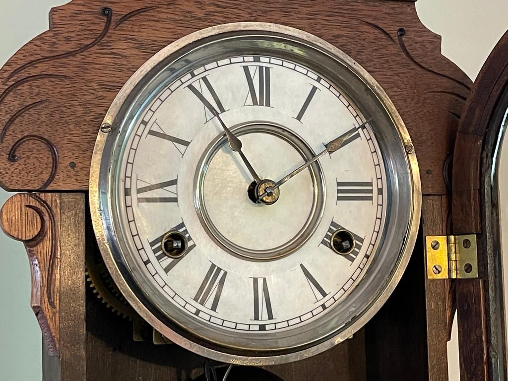 Small Wooden Mantle Clock with Decorative Design on Glass