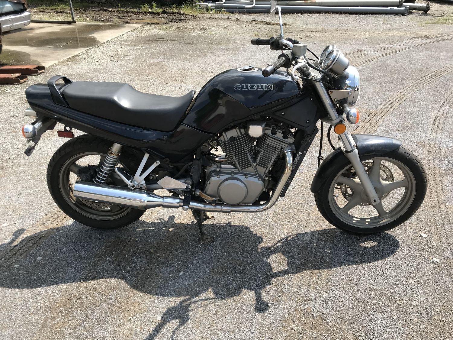 1993 Suzuki VX800 black motorcycle, 8711mi, V-twin gas engine (spins over b