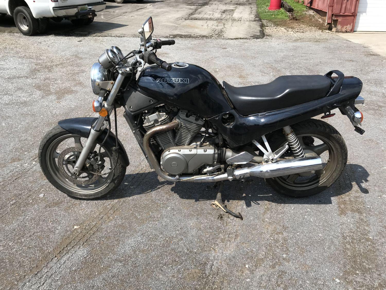 1993 Suzuki VX800 black motorcycle, 8711mi, V-twin gas engine (spins over b