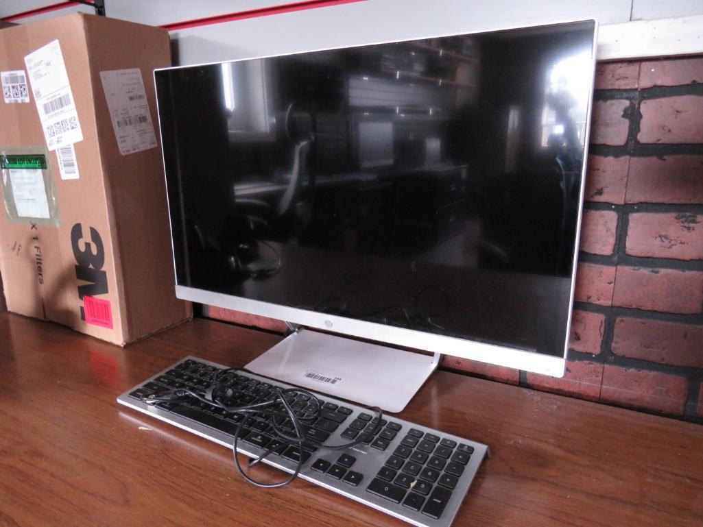 HP Model 27XW Monitor w/ Keyboard