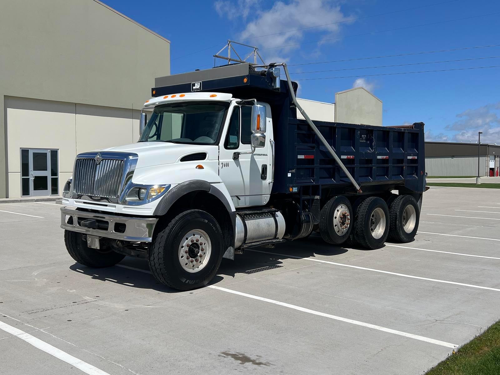 2006 International 7600 Dump Truck - Diesel