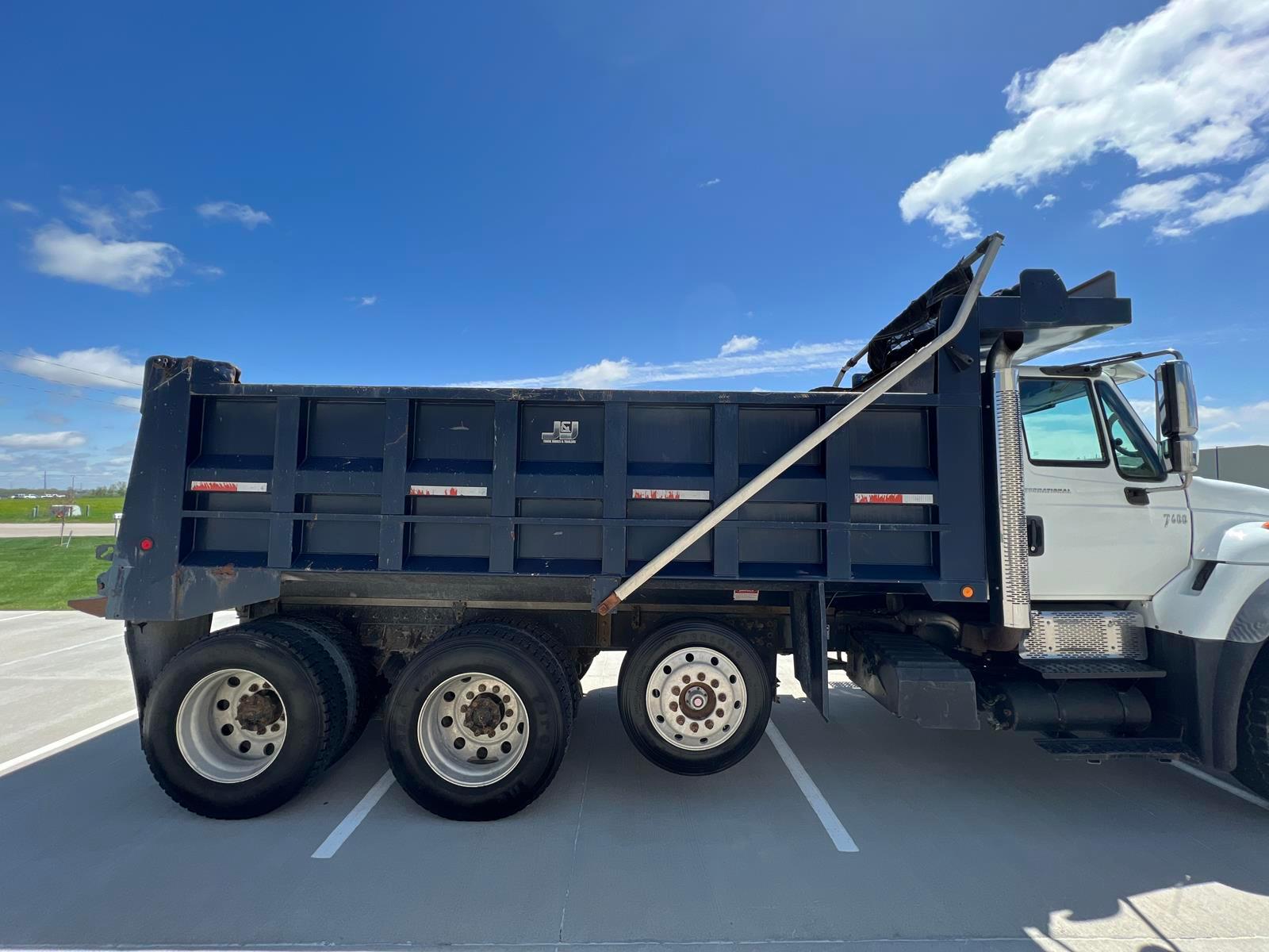 2006 International 7600 Dump Truck - Diesel