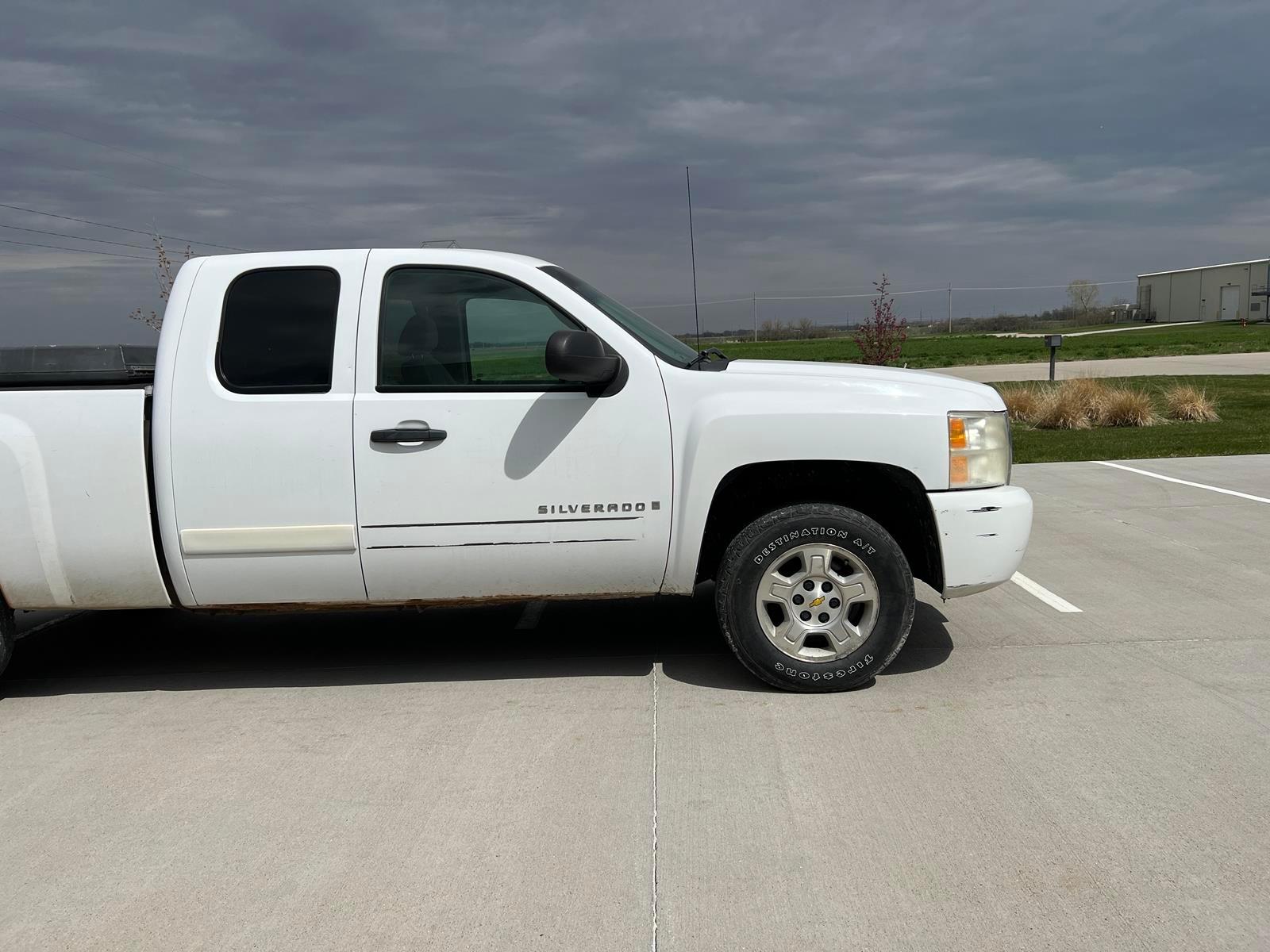 2008 Chevrolet Silverado 1500 Extended Cab Pickup - Gasoline