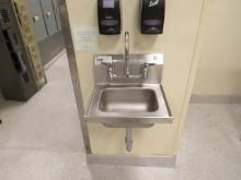 STAINLESS STEEL HAND SINK