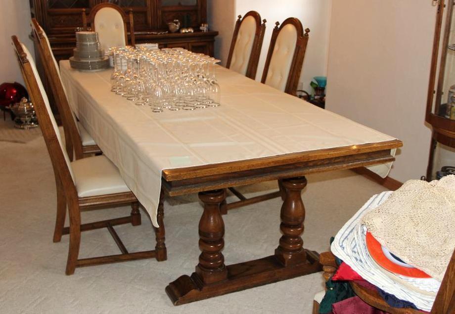 Excellent Wood Dining Table with 6 Chairs and Table Cloths