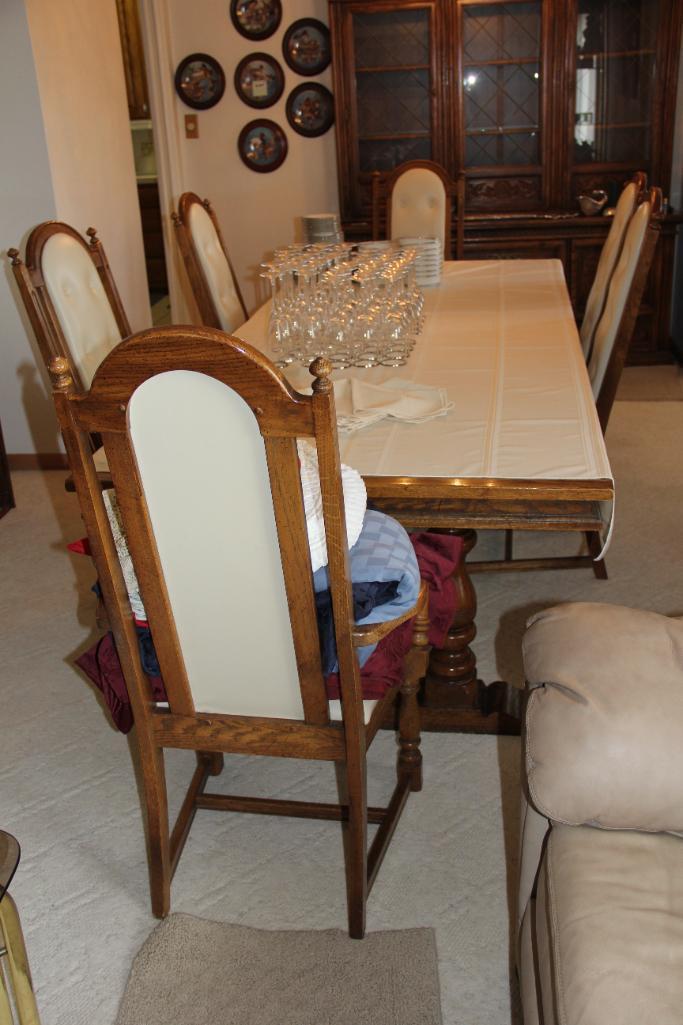 Excellent Wood Dining Table with 6 Chairs and Table Cloths