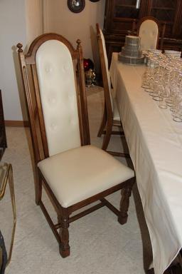 Excellent Wood Dining Table with 6 Chairs and Table Cloths